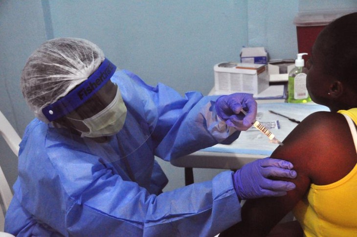 First major Ebola vaccine trials in Liberia - ảnh 1